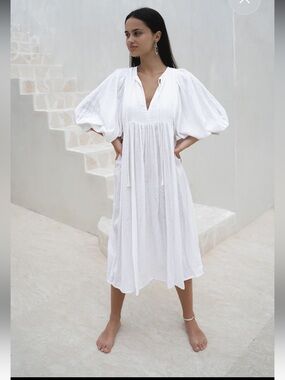 Daughters of India KYRA MIDI DRESS ~
WHITE GAUZE. Size M. EUC